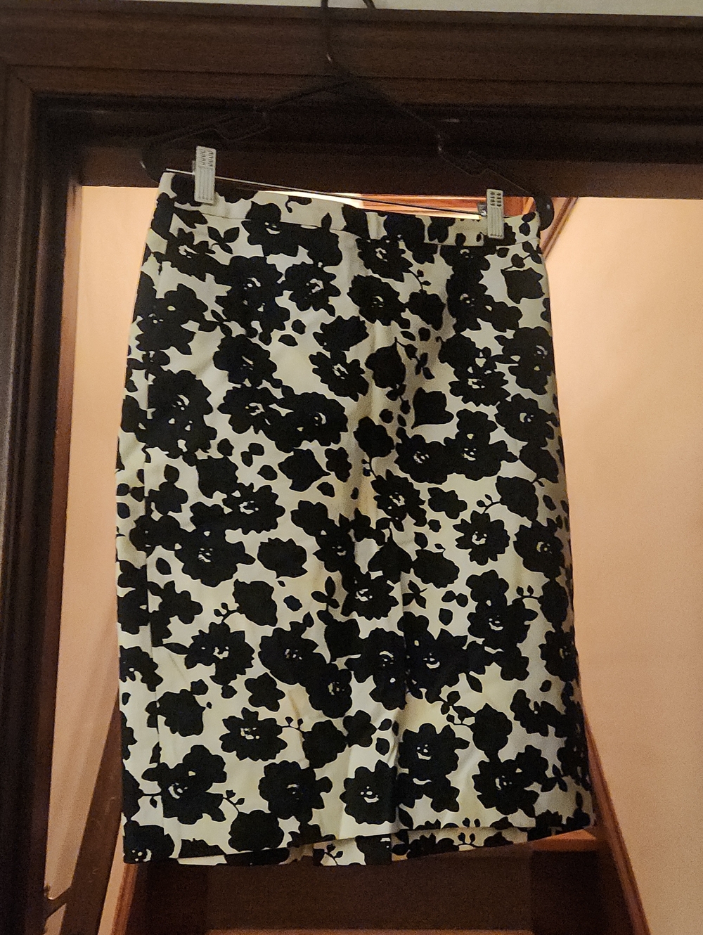 LOFT Black and White Floral Pencil Skirt